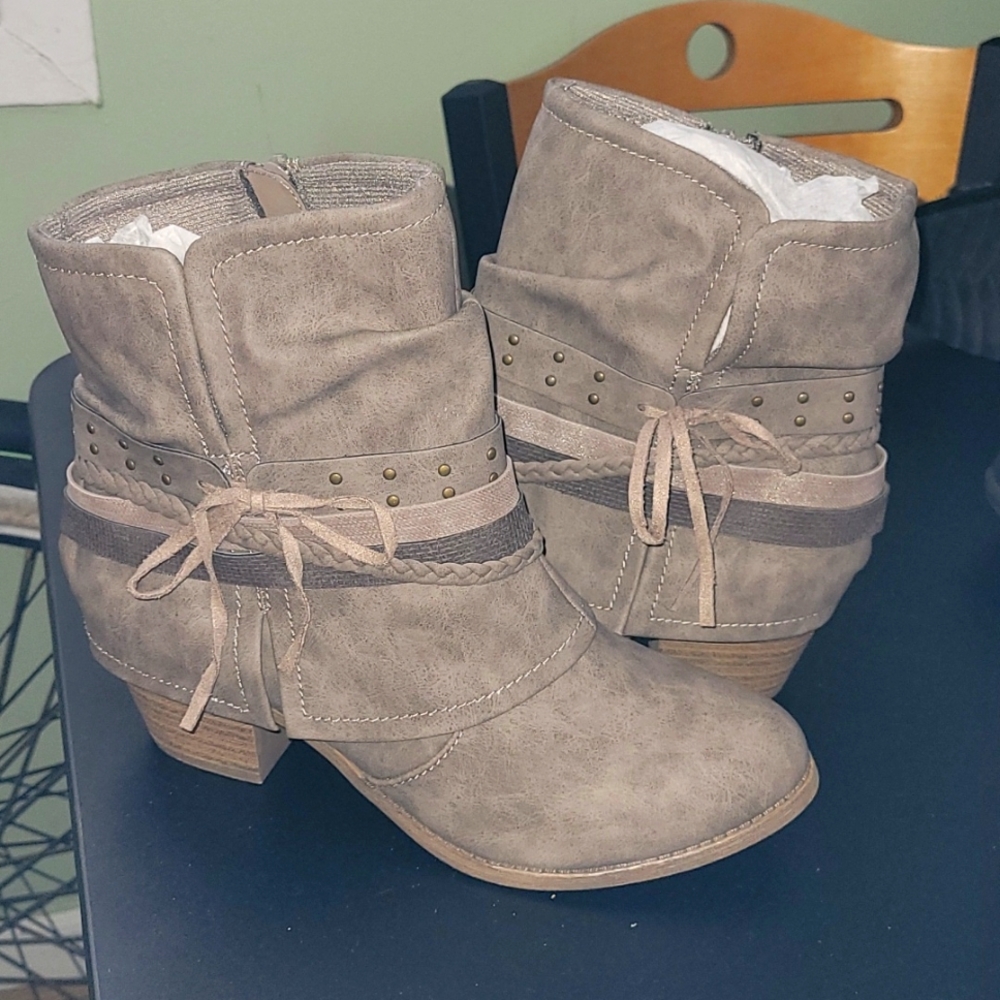 Raleigh hooded wrap ankle bootie
